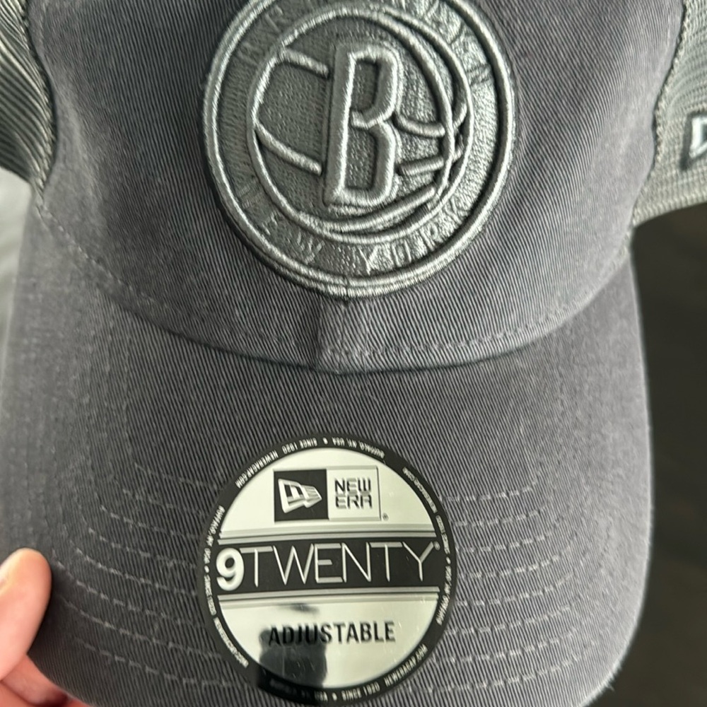 Brand new Brooklyn nets hat gray never worn !